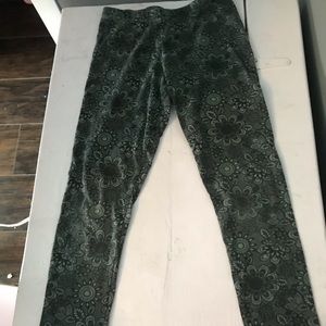 Gray leggings with a floral design